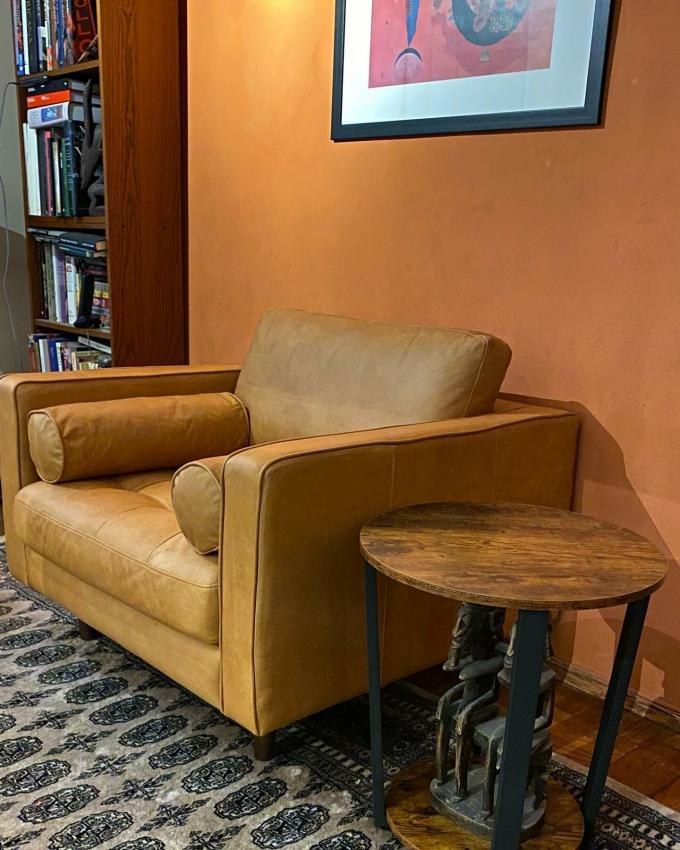 Moderne Samt-Arm-Leder-Sessel-Loungestuhl mit osmanischem Hocker 8