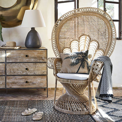 Holzarmstuhl aus Rattan Außenmöbel