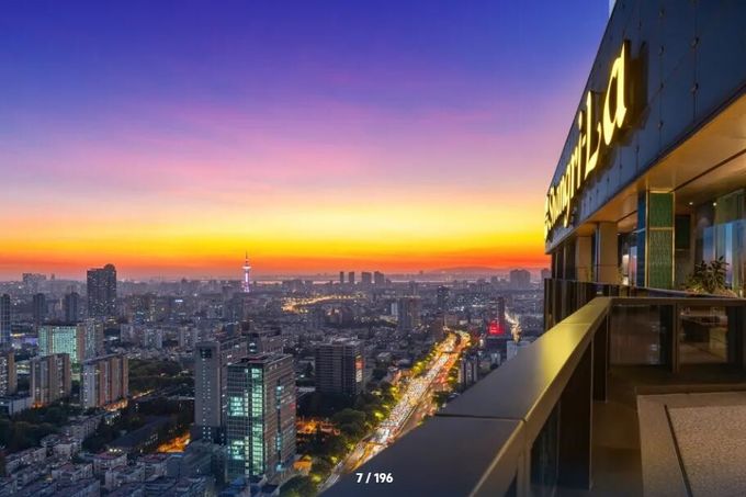 aktueller Firmenfall über Shangri-La: Anmutiges 5-Sterne-Hotel mit eleganten Zimmern und epischem Stadtblick  0